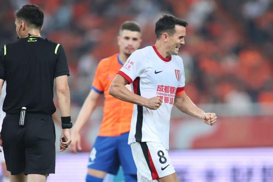 必一运动官网app-曝周定洋将加盟新鹏城！双方已签约，记者：一点让他选择深圳